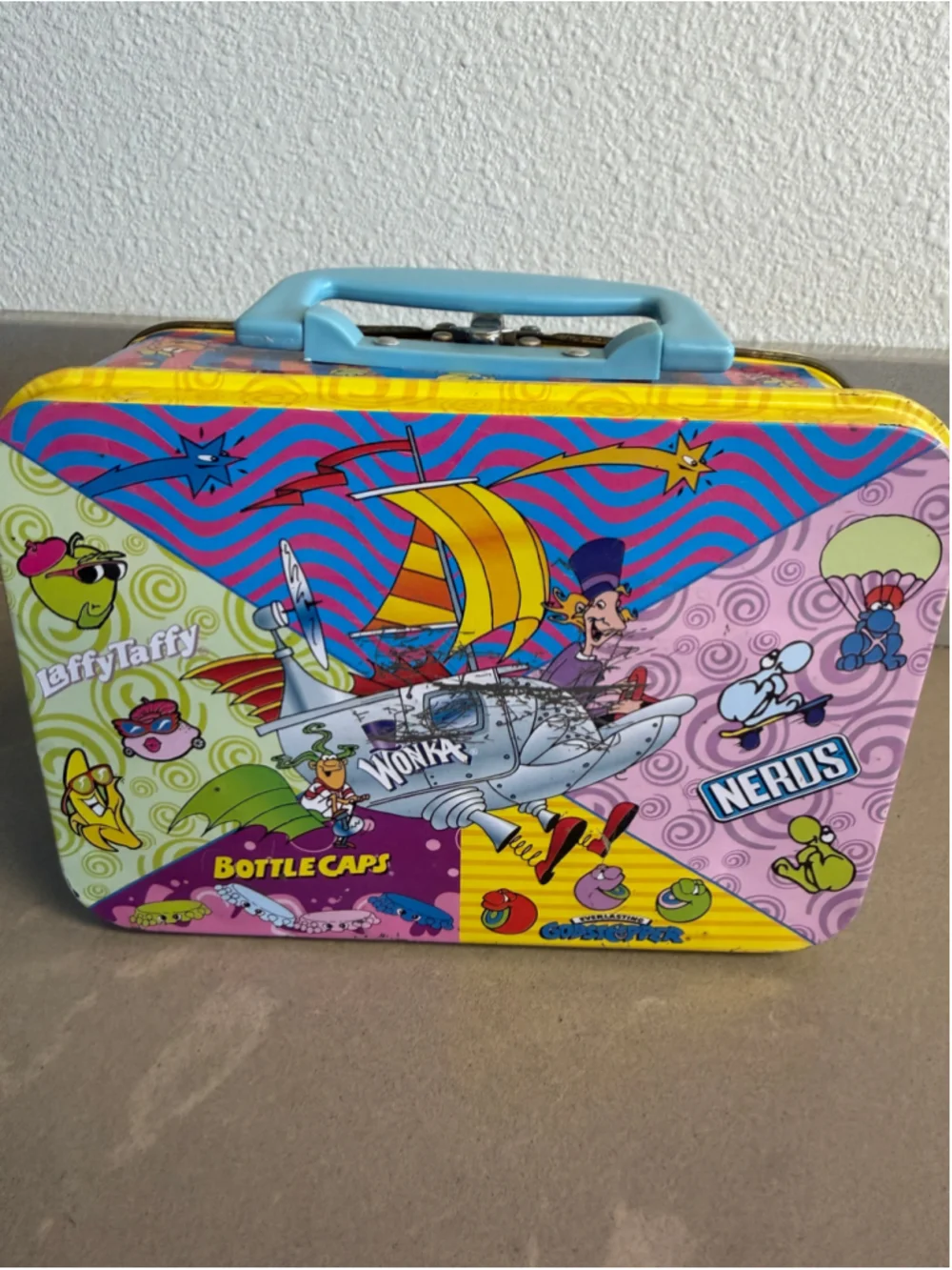 Willy Wonka Metal Lunch Box Tin Nerds Laffy Taffy Bottle Caps Candy Collectible